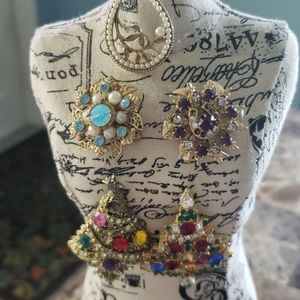Golden jeweled pins/brooches